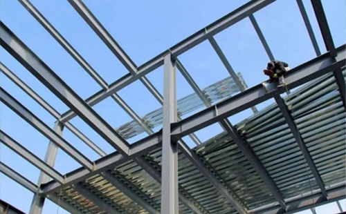 甘州甘州钢结构加工中的切割与钻孔精度控制要点